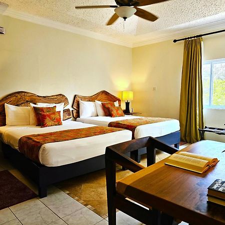 Mais Oui Villa Discovery Bay Eksteriør billede