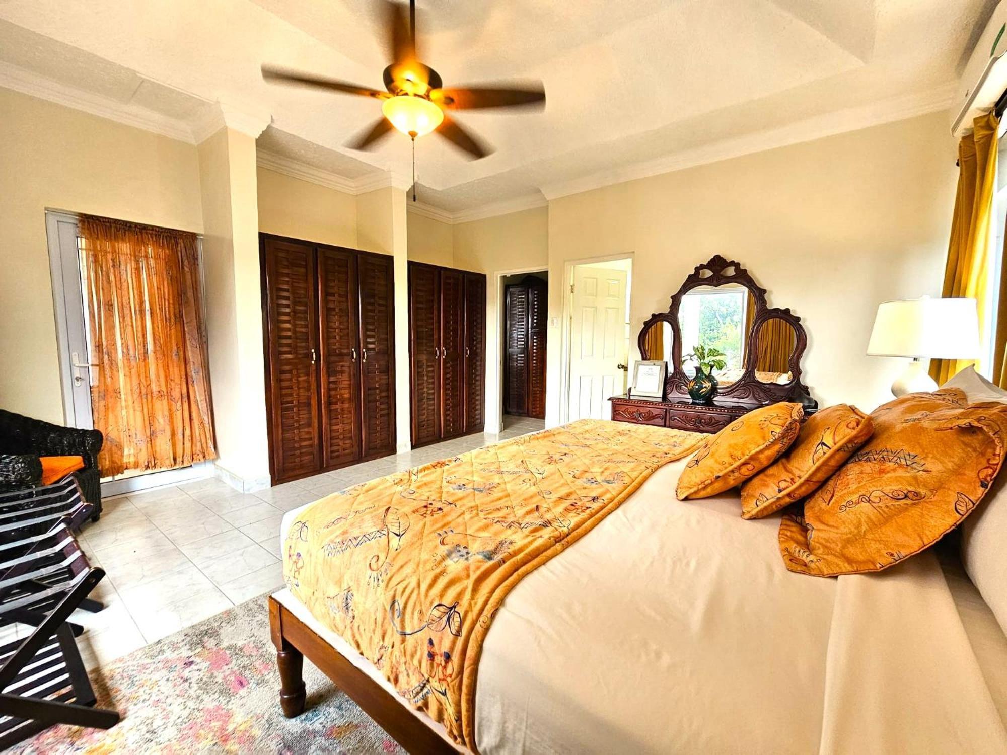Mais Oui Villa Discovery Bay Eksteriør billede