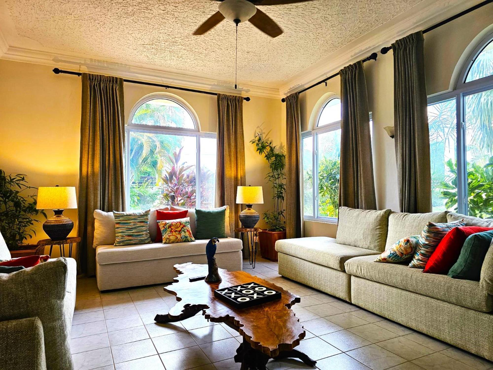 Mais Oui Villa Discovery Bay Eksteriør billede